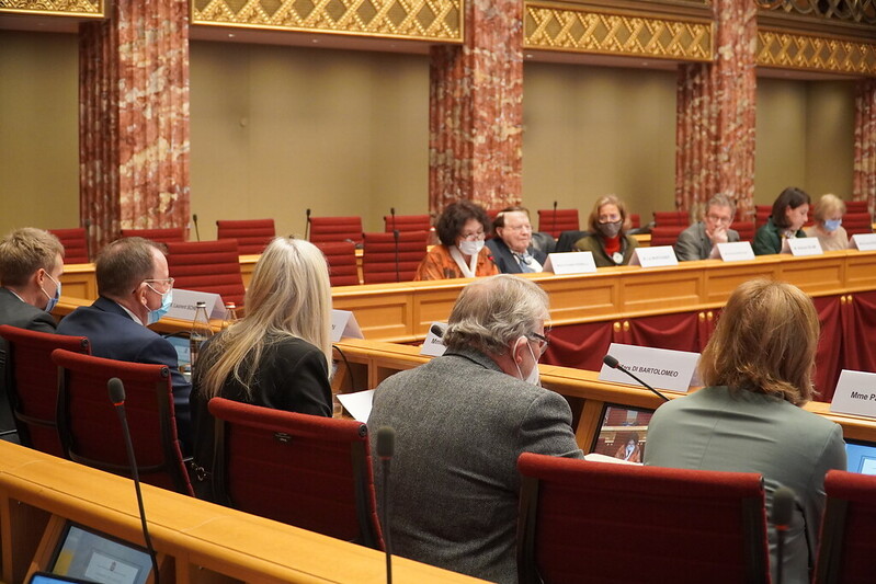 Débat sur la vaccination anti-Covid